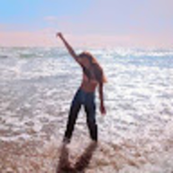 Meet your Posher, Hannah - Picture 1 of 1